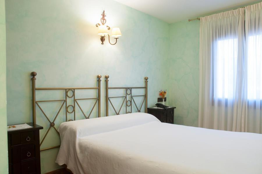 Hostal Rural Los Telares Pastrana Exteriér fotografie
